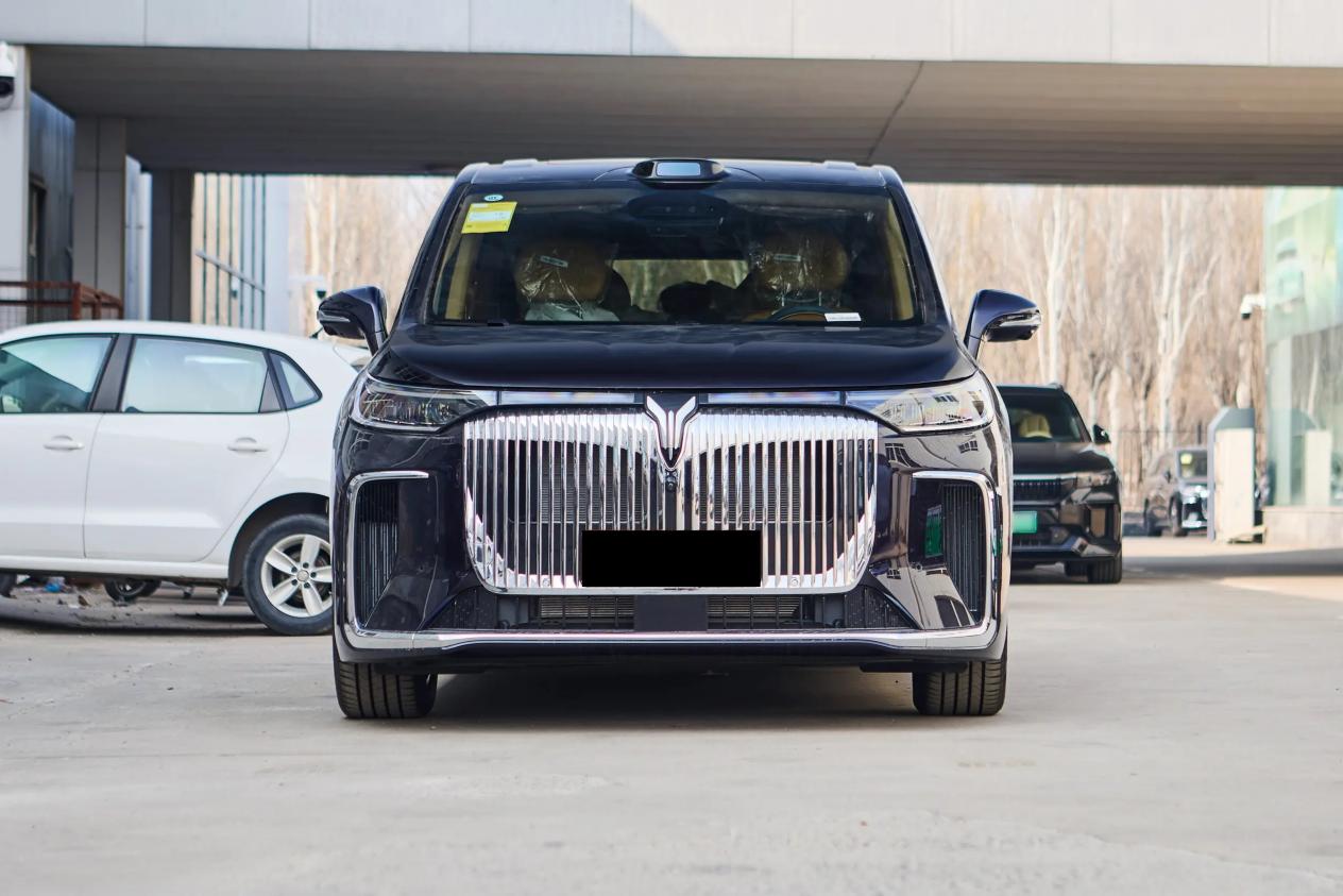 长超5.3m，冰箱彩电大沙发配齐，双电机四驱+华为智驾，油耗4.2L插图5