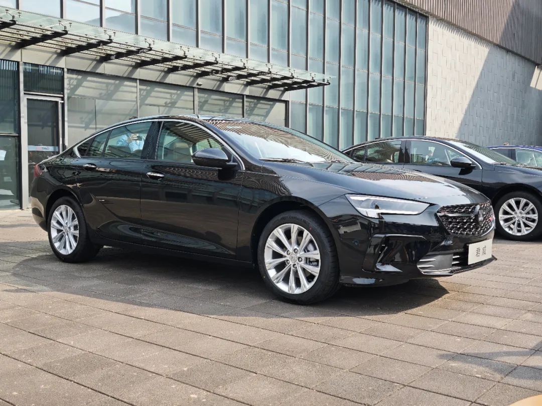 前脸听劝!细看官方版君威GS改装套件插图2 前脸听劝!细看官方版君威GS改装套件插图2