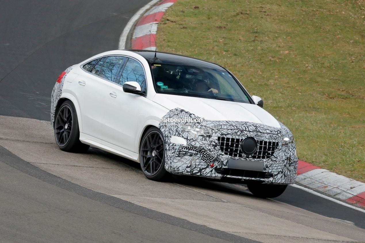 2027款AMG GLE 53 Coupe混动首曝：V8咆哮未熄，电动加持更狂暴