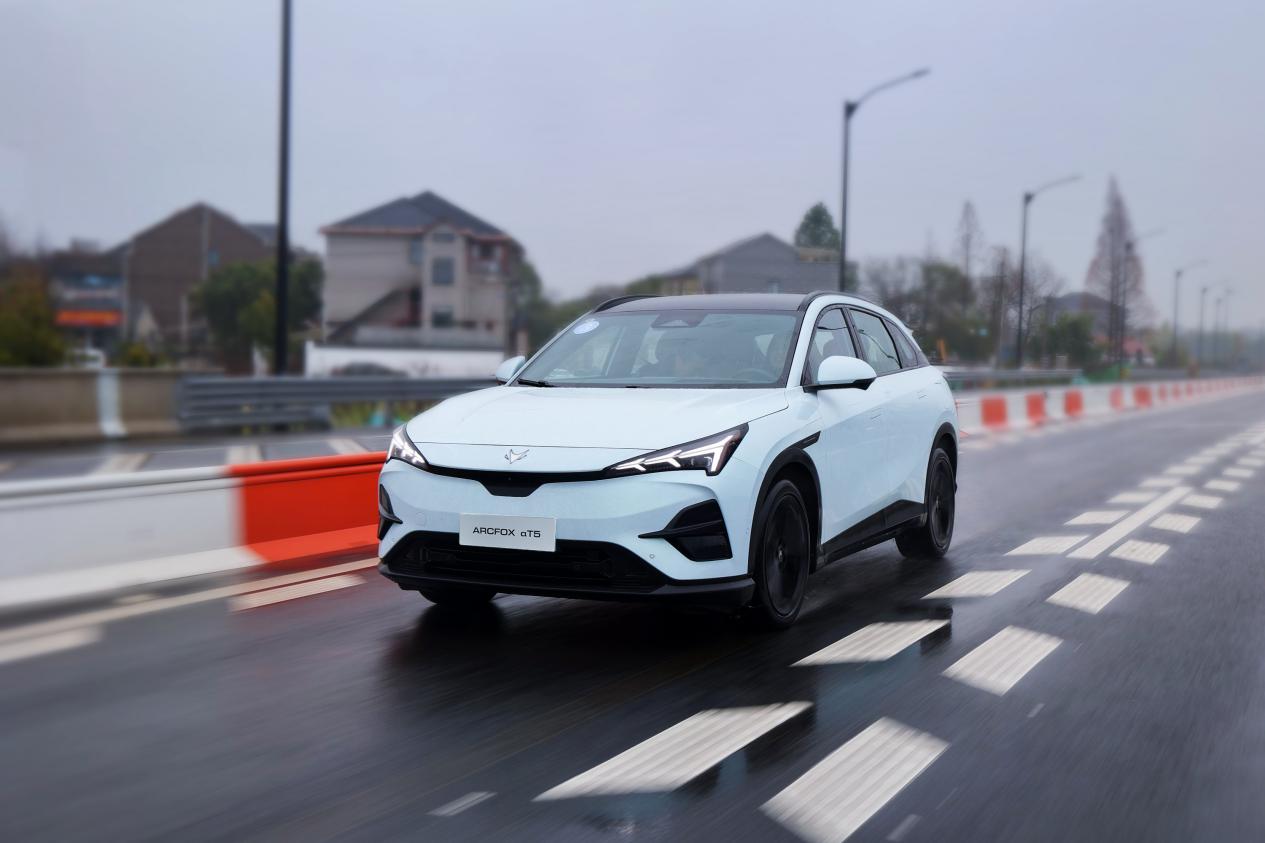 驭风而行，探秘未来：北汽极狐2025私享试驾会杭州站插图3