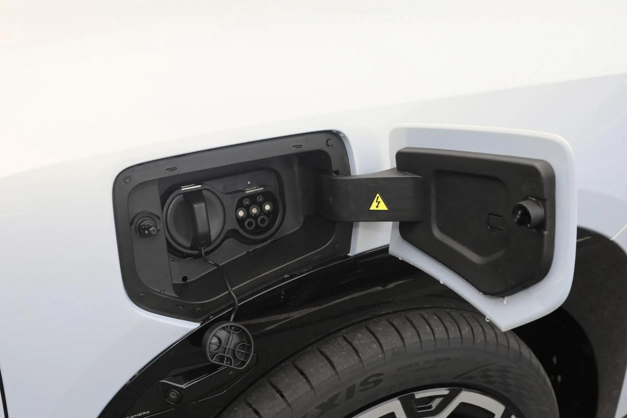 纯电SUV"卷王"来袭！售13.98万，至高补贴3.2万，续航650km，香？插图