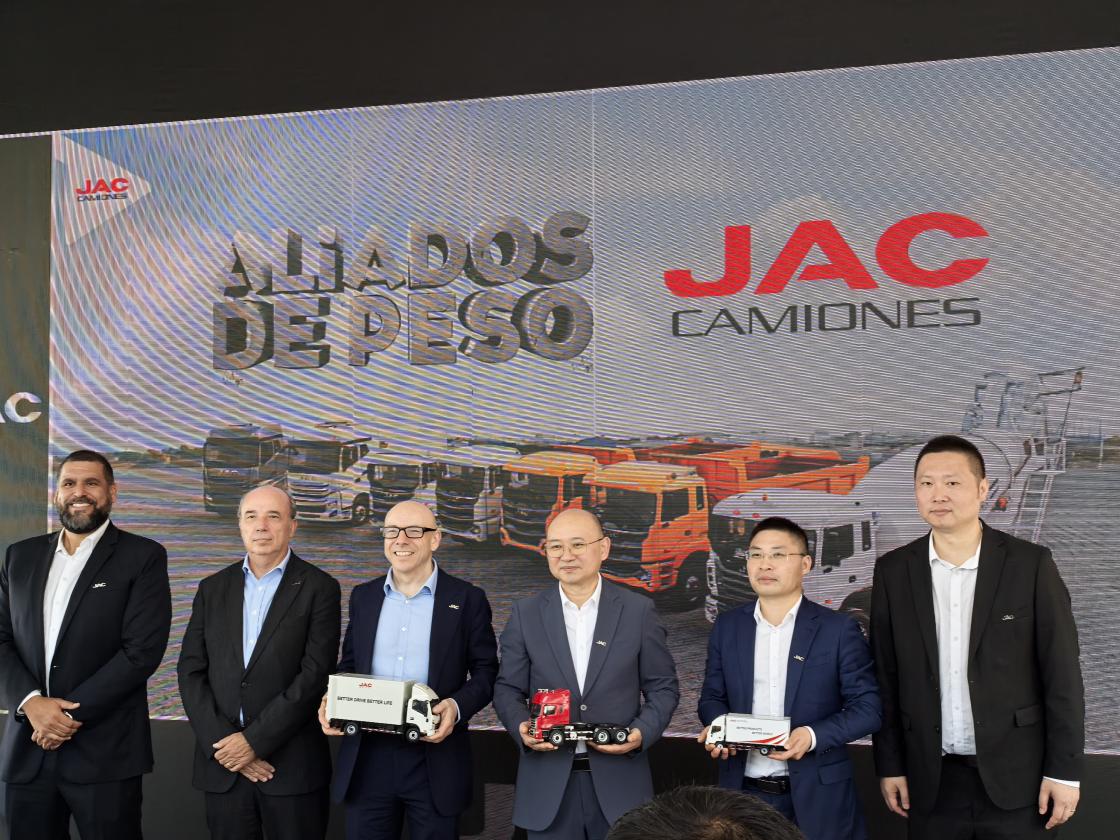 首家乘商综合专营店开业！江淮汽车秘鲁市场启航插图2