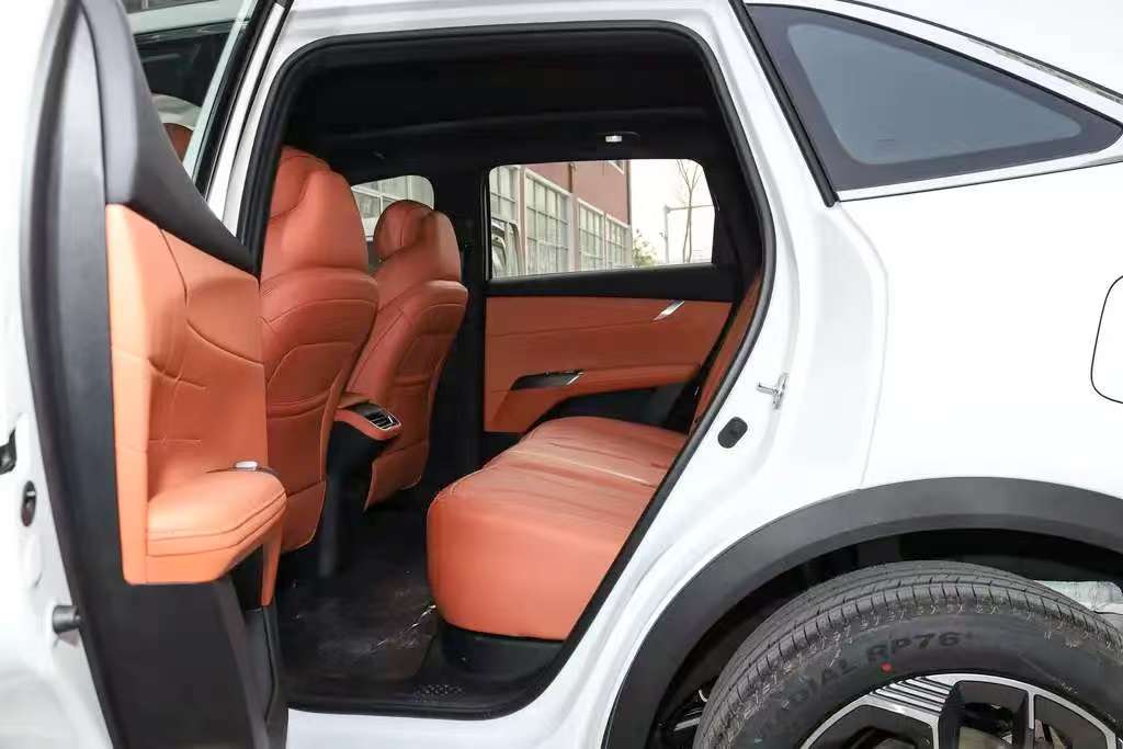 第四代CS75PLUS鲸悦版来了，对比瑞虎8PLUS豪华型选谁更好？插图4