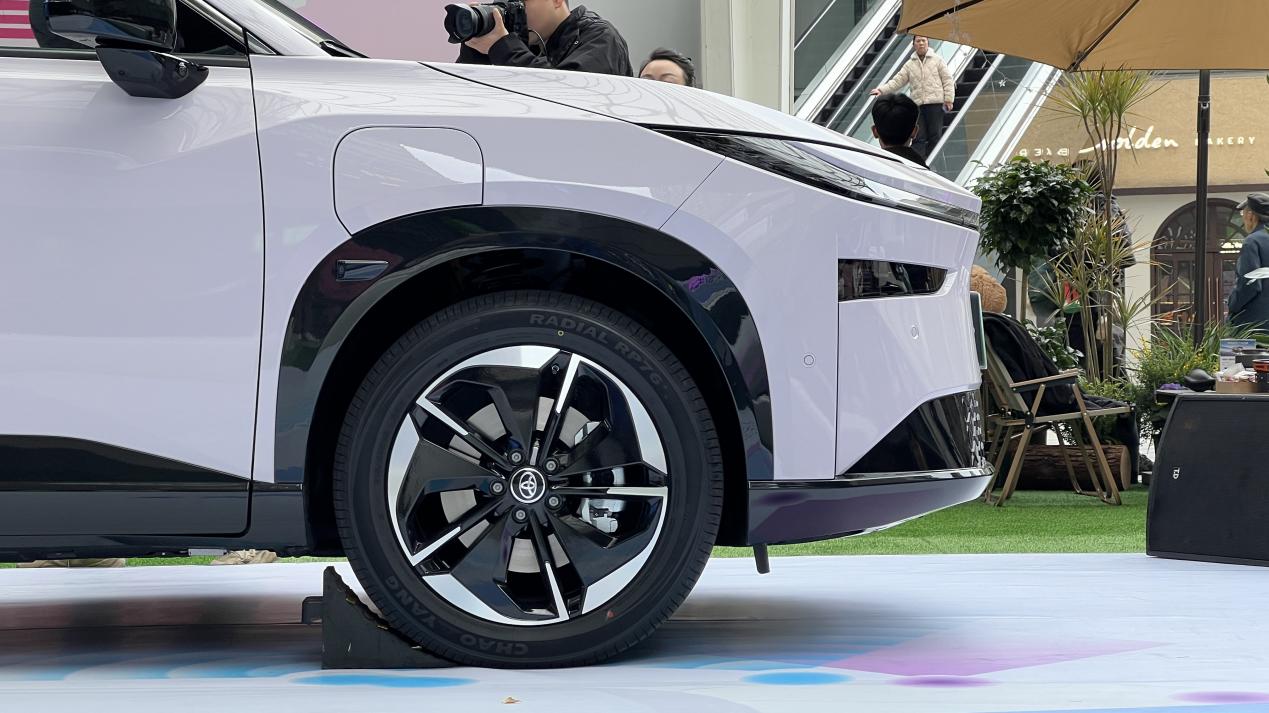 干崩服务器的热销合资纯电，铂智3X重庆上市现场实拍插图3