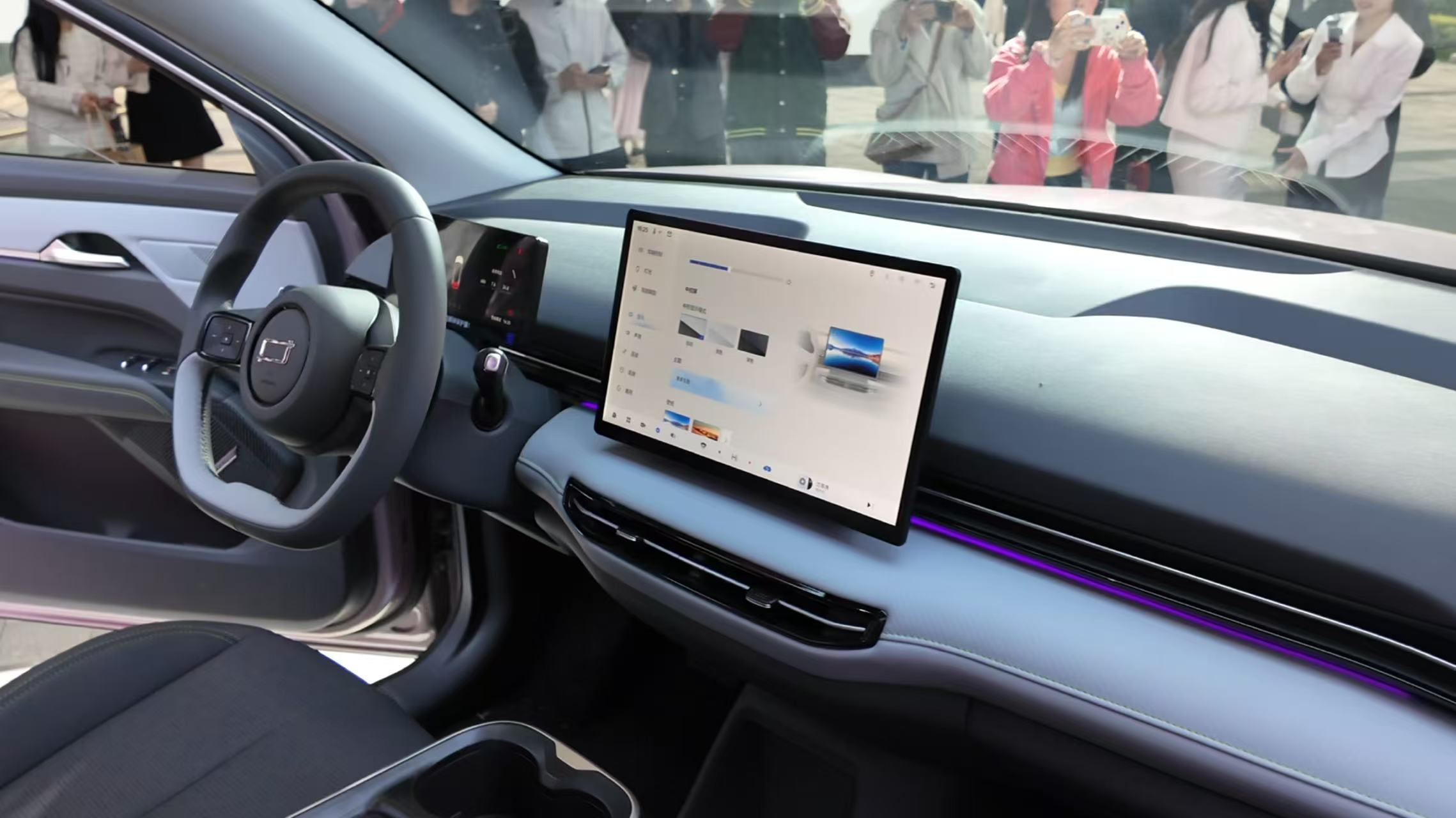 限时优惠价9.29万起售，奔腾悦意03上市开卷！插图3