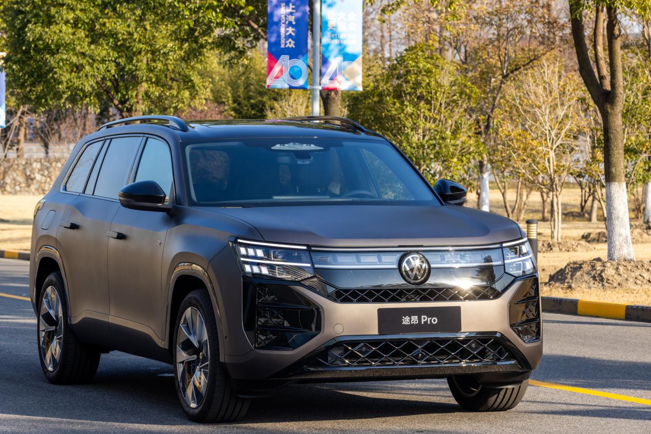 智能、动力、豪华我全都要！上汽大众途昂Pro VS 奥迪Q5L