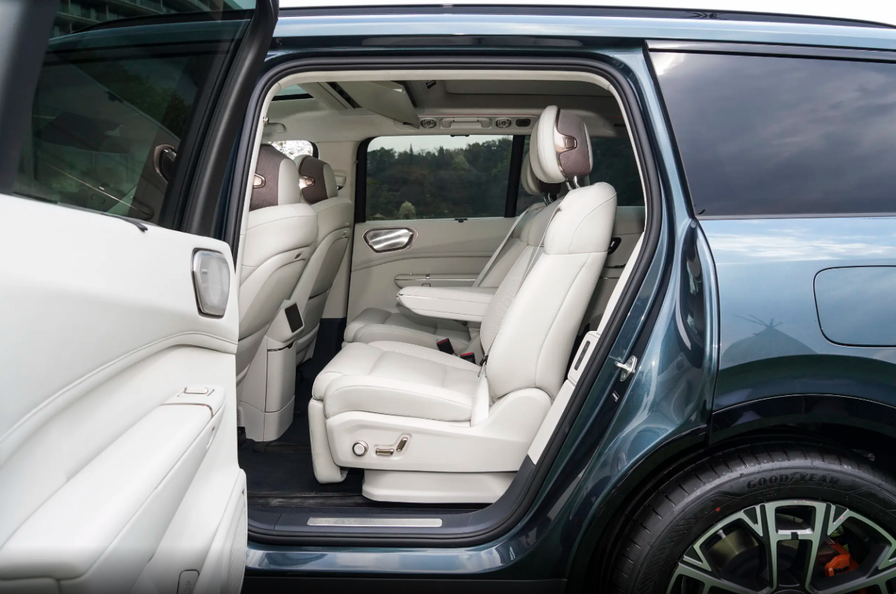 对标理想L9？搭载双/三电机+空悬，大六座布局，领克900将来袭插图1