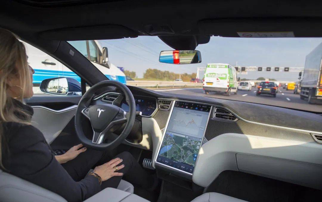 特斯拉的智驾才是“遥遥领先” 国产方案就像手电筒插图