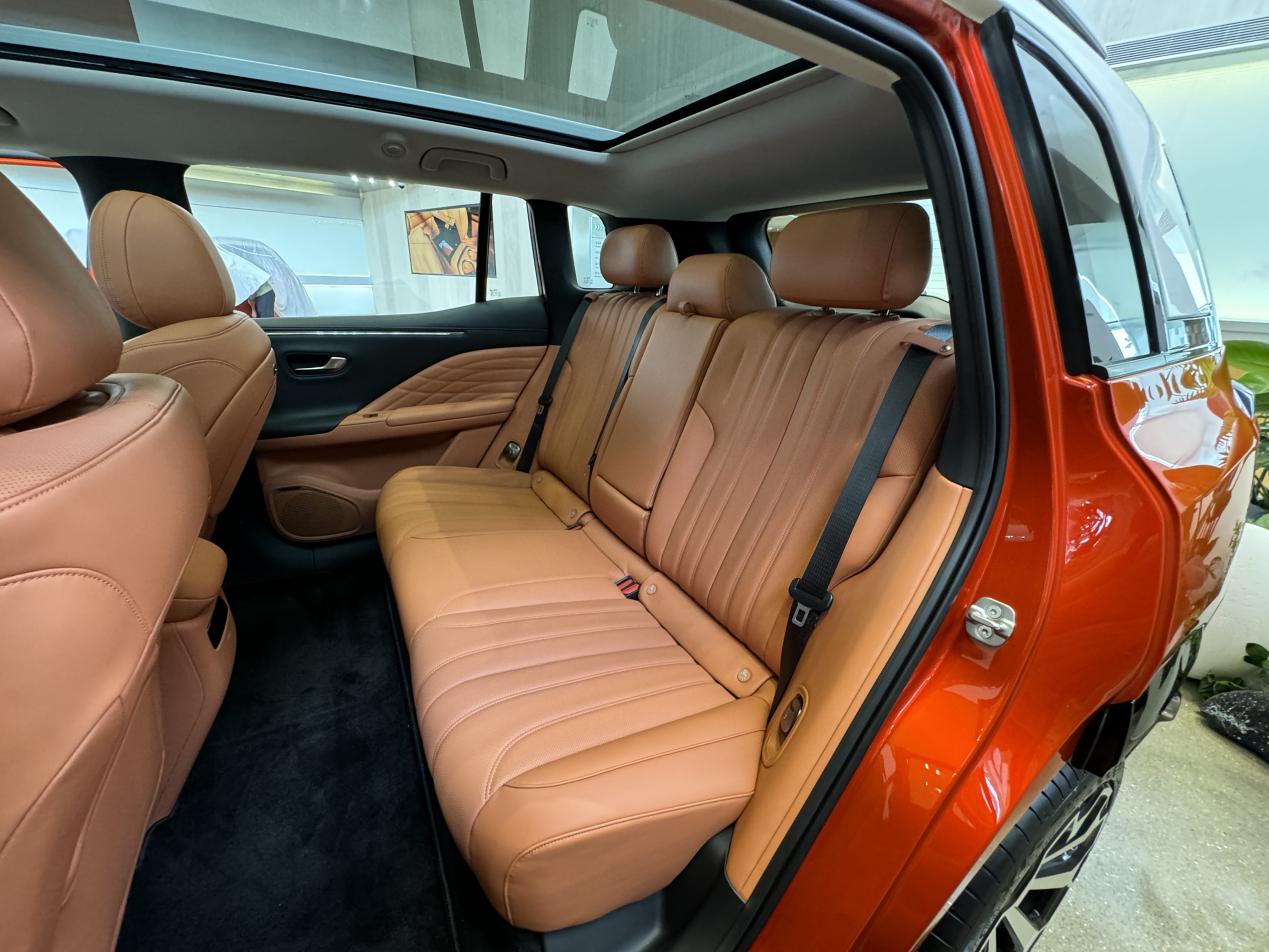 纯电SUV"卷王"来袭！售13.98万，至高补贴3.2万，续航650km，香？插图2