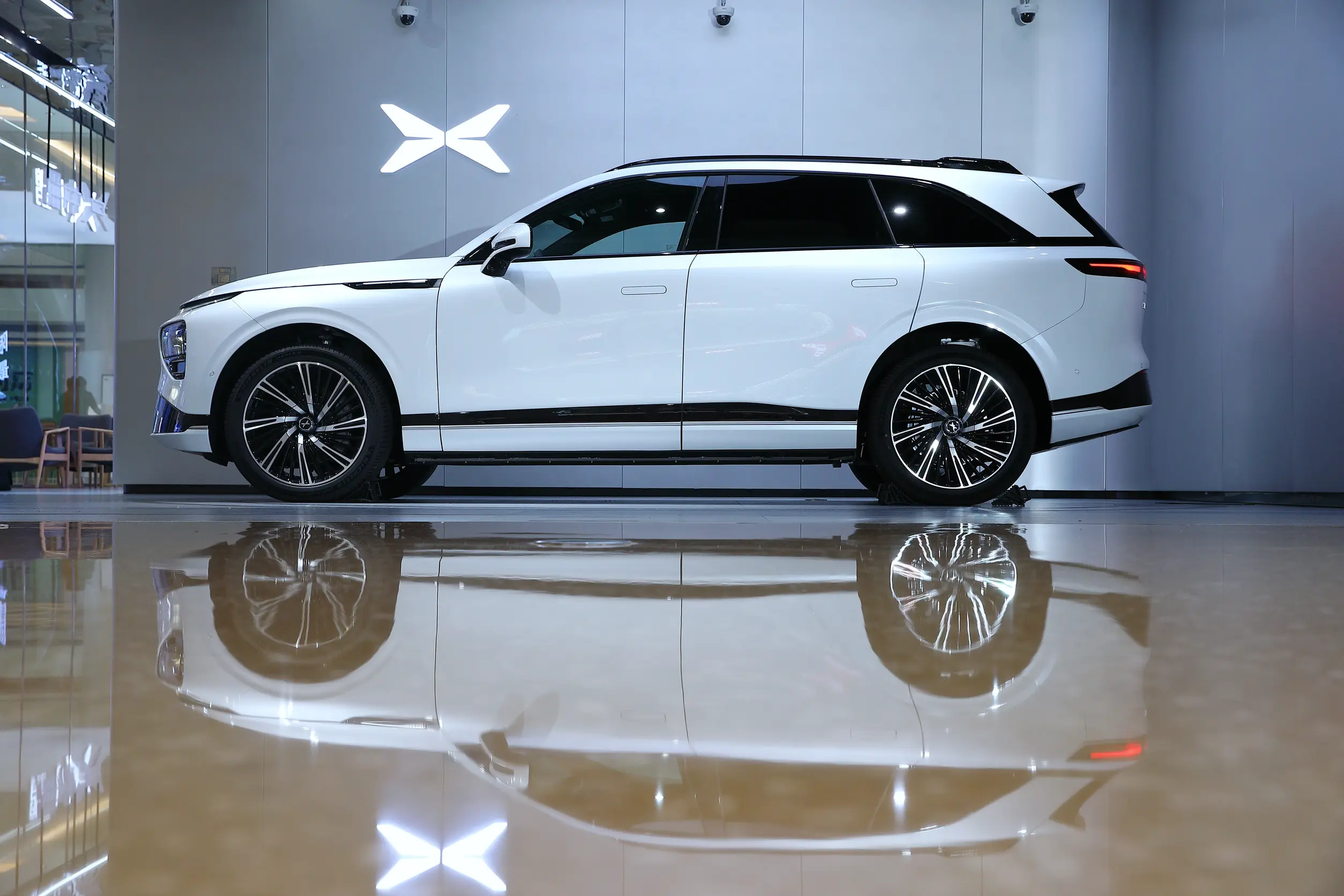 全系标配双腔空气悬架，2025款小鹏G9正式亮相，对标问界M9插图1