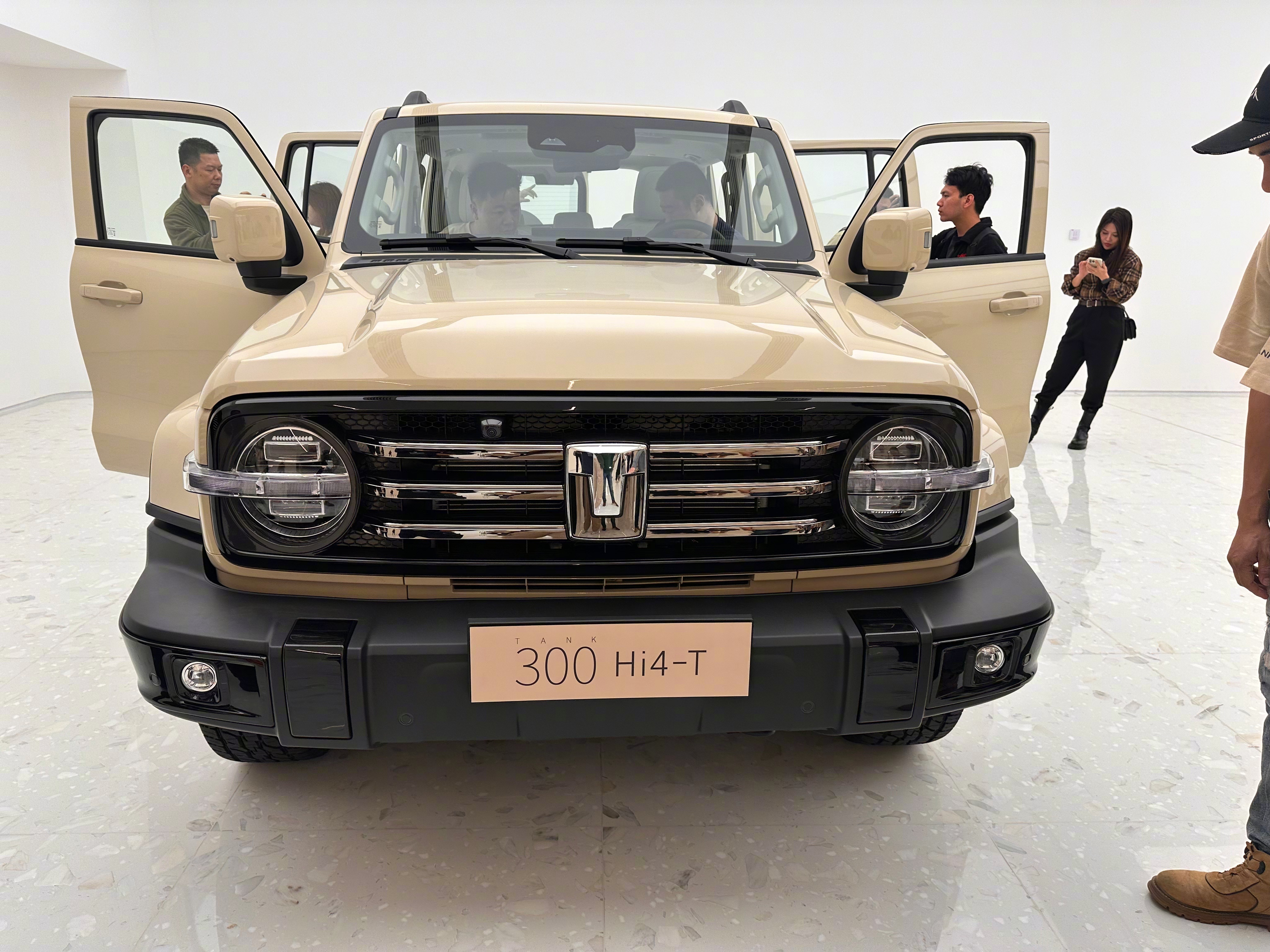 2025款坦克300上市售价19.98万元-24.98万元！