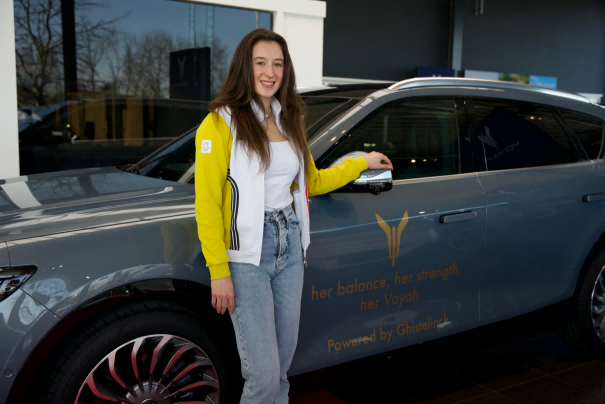 比利时奥运冠军妮娜·德尔瓦尔喜提岚图FREE 更快更高更强插图1 比利时奥运冠军妮娜·德尔瓦尔喜提岚图FREE 更快更高更强插图1