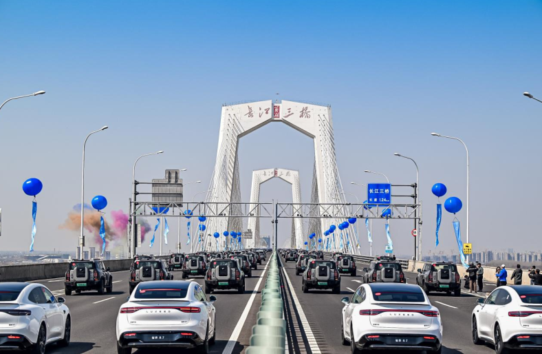 奇瑞将全系搭载猎鹰智驾，百车横跨长江开启新时代！插图2