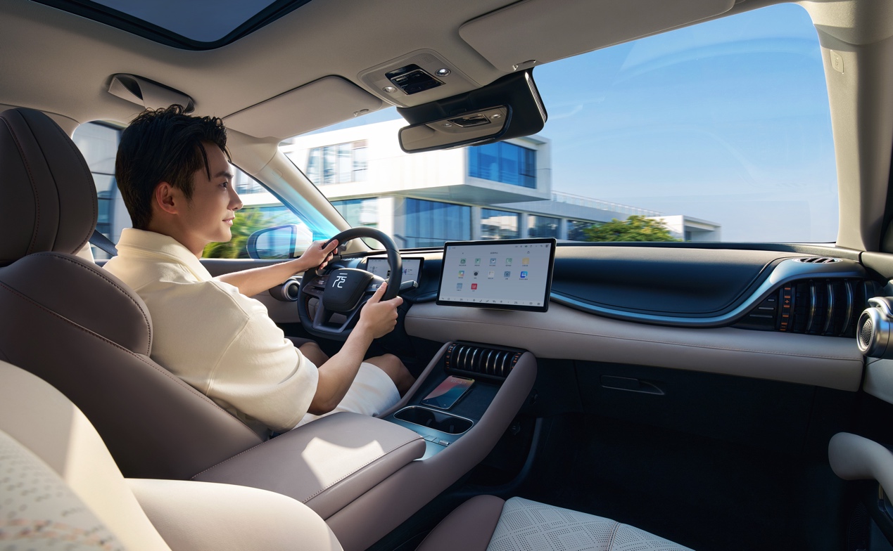 比亚迪第二代元PLUS智驾版上海揭幕：以“技术普惠”重塑A级纯电SUV市场格局插图8