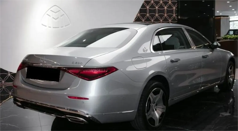 364万买台车值吗？2025迈巴赫S级告诉你什么叫"移动头等舱"！插图5