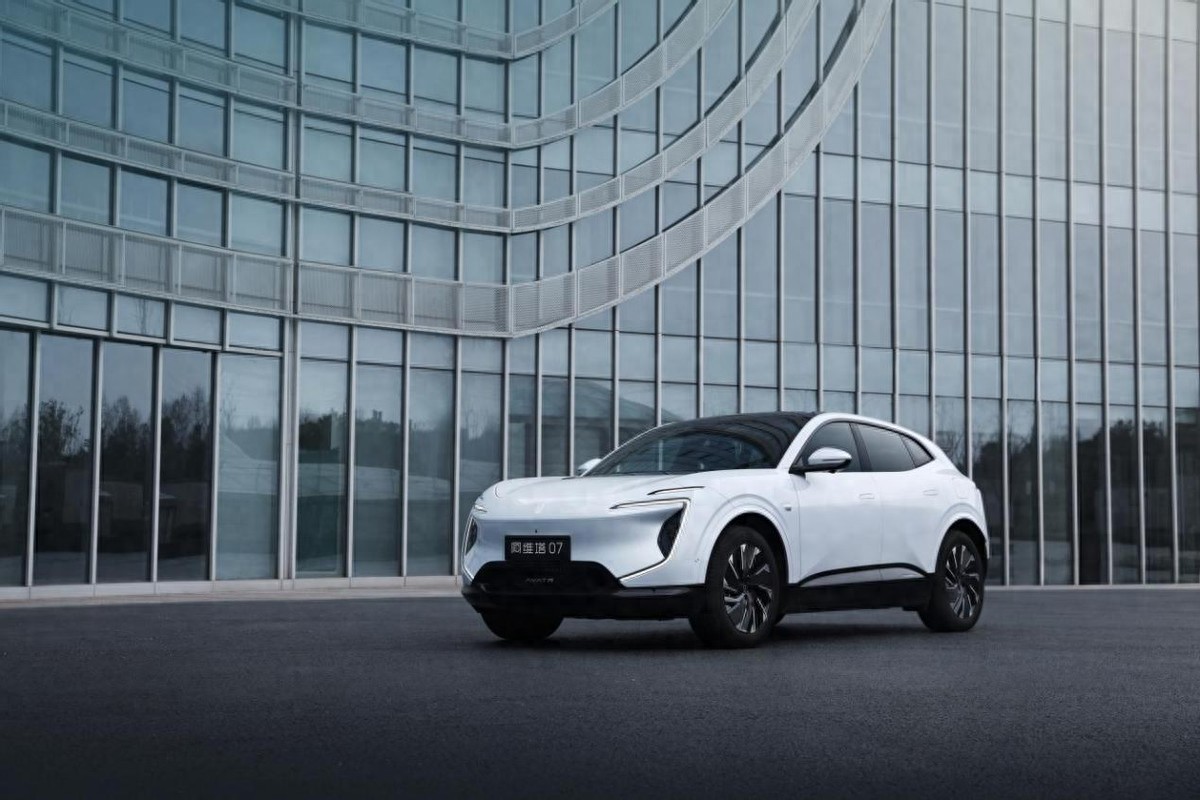 19.99万起，击穿豪车价格底线，阿维塔07 Pro+值得买吗？