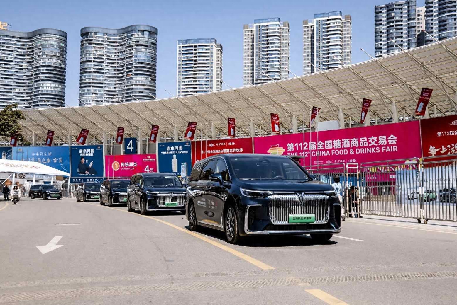 盛大开幕！岚图汽车亮相第112届全国糖酒会，为展会保驾护航
