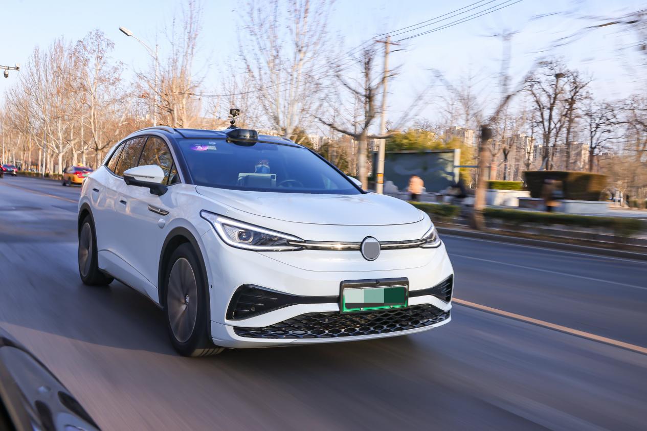 VLA大模型赋能拟人智驾 地平线HSD全场景零接管 畅行北京实测插图