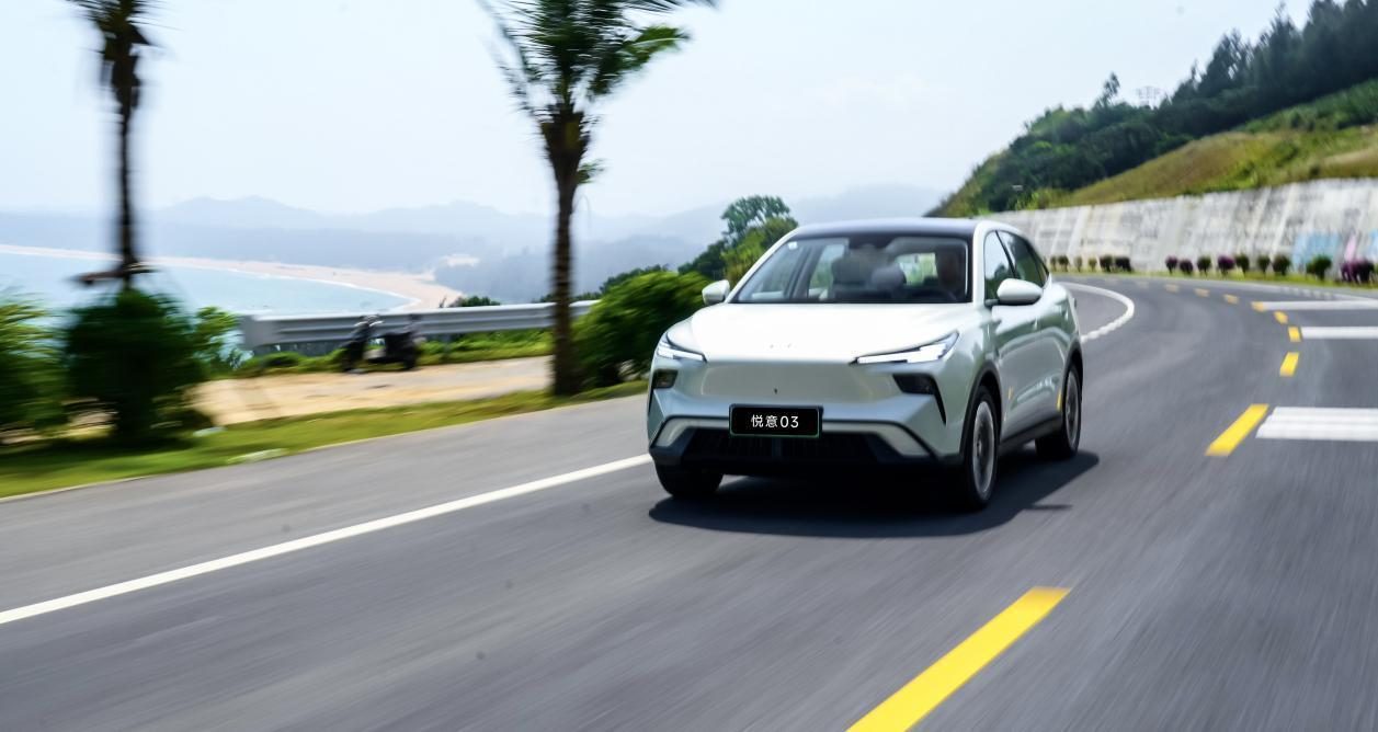 一汽奔腾悦意03首试：大厂品质，智能和底盘有惊喜