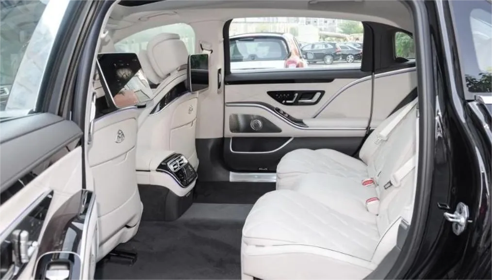 364万买台车值吗？2025迈巴赫S级告诉你什么叫"移动头等舱"！插图2
