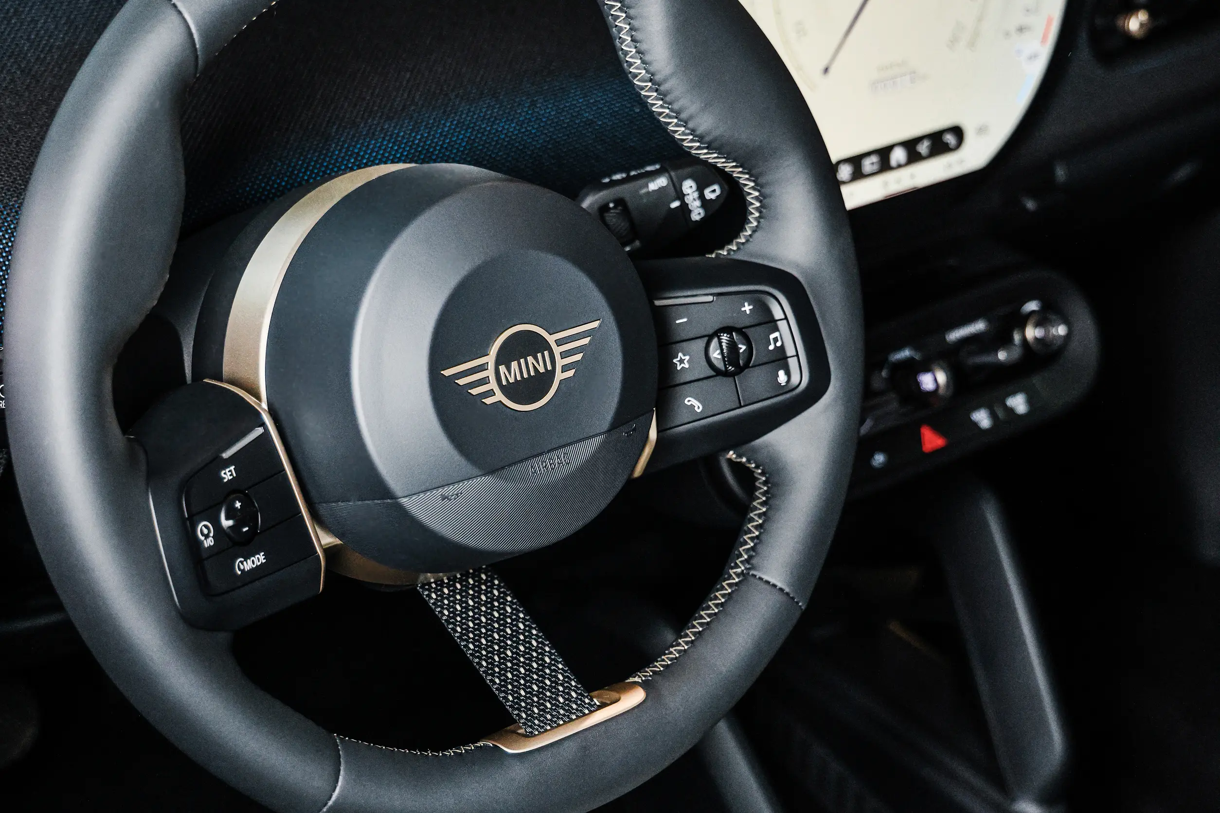 整车造型时尚,全新MINI COOPER Cabrio/MINI JCW Cabrio官图发布插图5 整车造型时尚,全新MINI COOPER Cabrio/MINI JCW Cabrio官图发布插图5