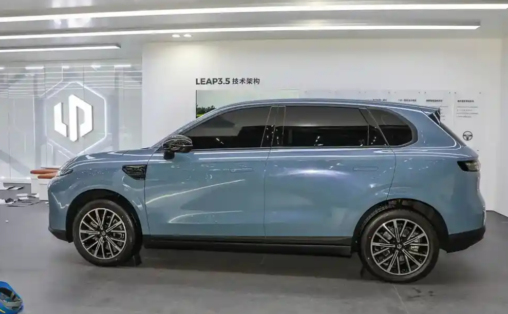 零跑B10将于4月10日上市!预售价区间为10.98-13.98万元插图2 零跑B10将于4月10日上市!预售价区间为10.98-13.98万元插图2