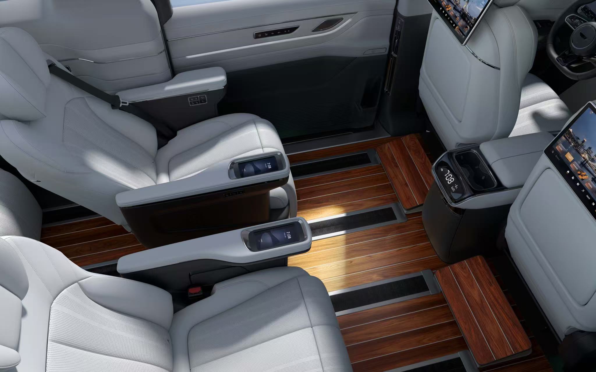 一车抵三车！吉利银河翼真L380耀世登场，售价29.99万元起插图10