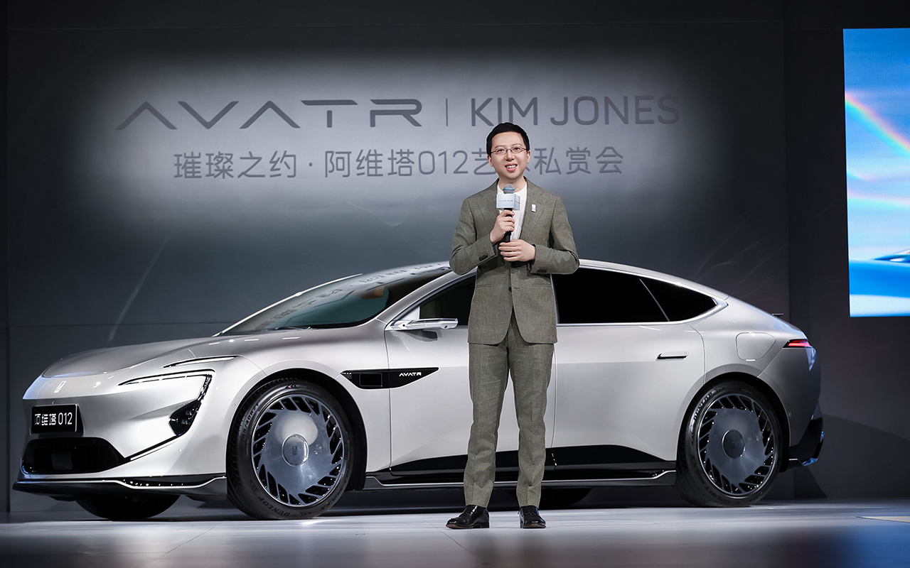 限量700台售价70万 众星助阵阿维塔012开启全球交付