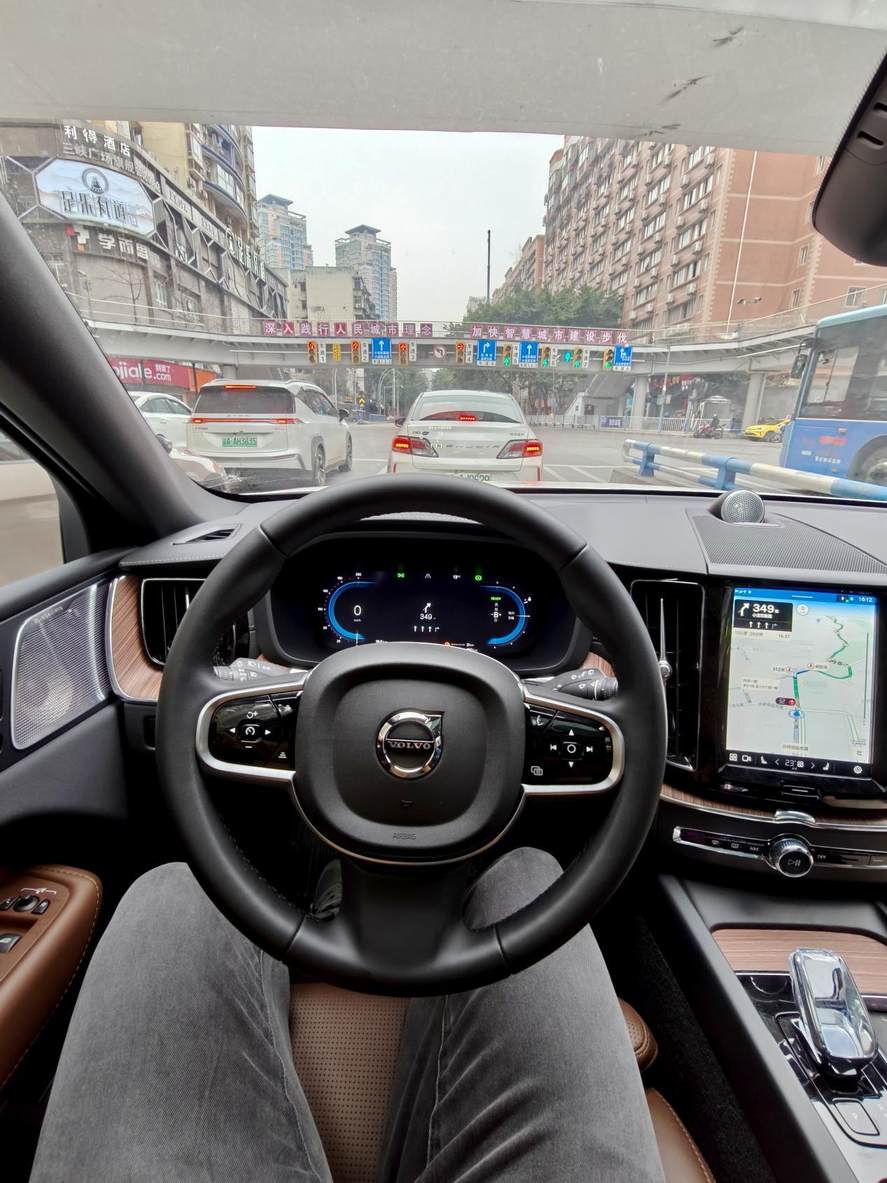 短试2025款沃尔沃XC60插混版：P4电机惊喜，空悬感受好评