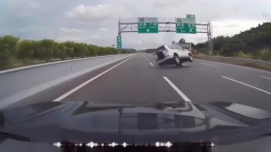 全球首破160km/h！腾势N9以双倍国际标准刷新鱼钩测试纪录插图