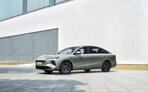 满血版纯电家轿已就位，荣威纯电D6量产车首测续航达成率116.9%