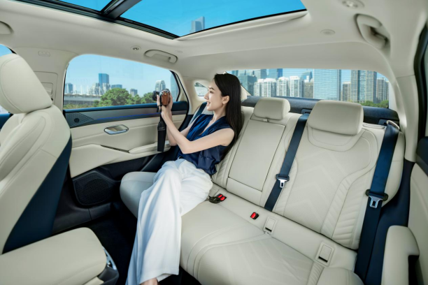 14.98万起的秦L EV:智能驾驶+冰箱,颠覆你的出行想象!插图1 14.98万起的秦L EV:智能驾驶+冰箱,颠覆你的出行想象!插图1