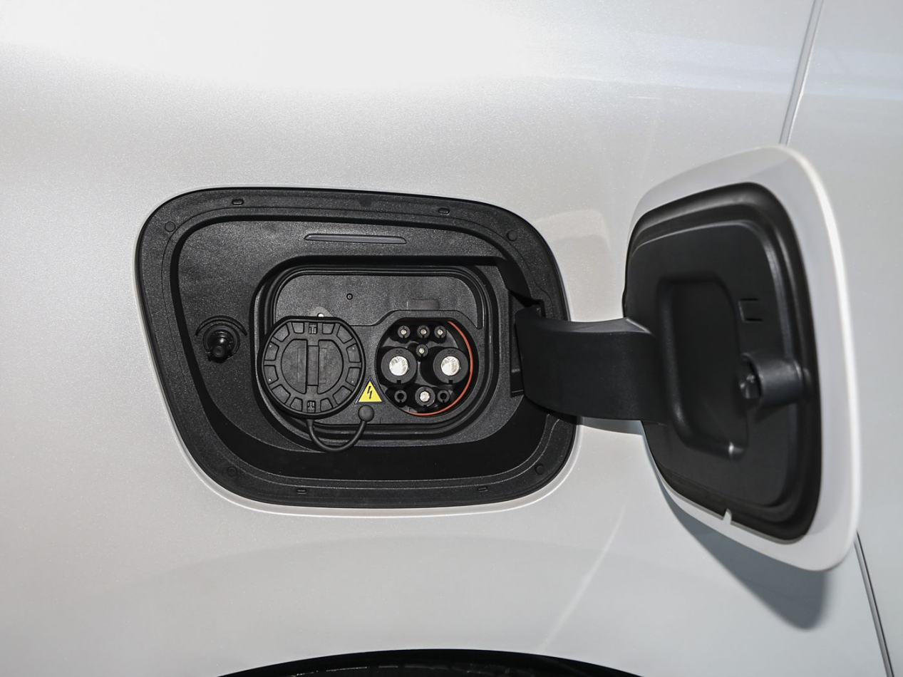 搭载真龙插混系统，轴距3088mm，别克GL8陆尚能否挑战腾势D9？插图8