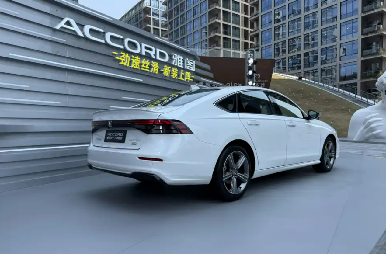 广汽本田新款雅阁运动系列上市,对标丰田凯美瑞,17.98万起售插图3 广汽本田新款雅阁运动系列上市,对标丰田凯美瑞,17.98万起售插图3