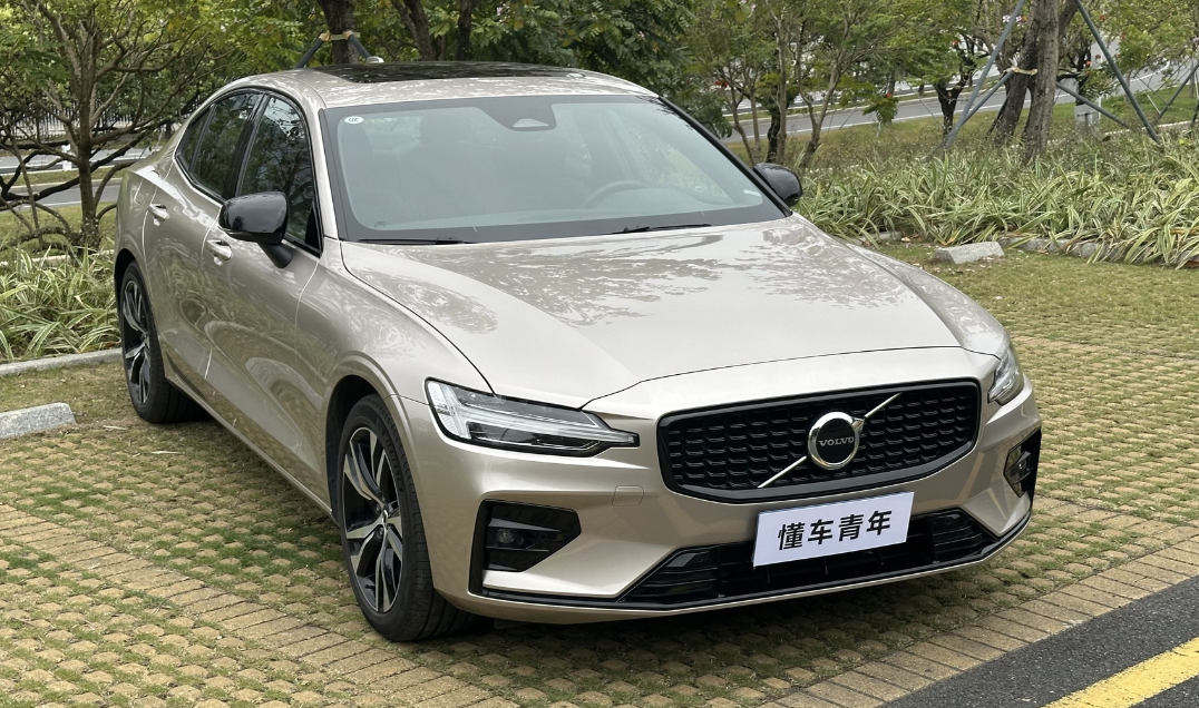 要安全还要质价比，年轻人的第一台豪华轿车，为何选沃尔沃S60？