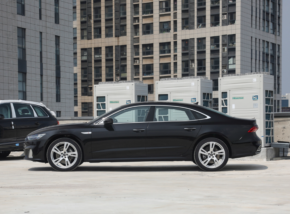 上汽奥迪A7L，造型帅气，无框车门，还有3.0T，可惜销量不高插图1