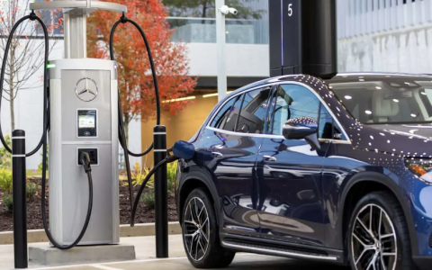 比亚迪新技术：充电5分钟续航250英里，看看奔驰怎么说！