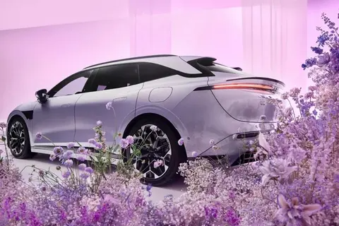 【E汽车】极氪007 GT发布全新紫色车漆及紫白内饰官图插图2
