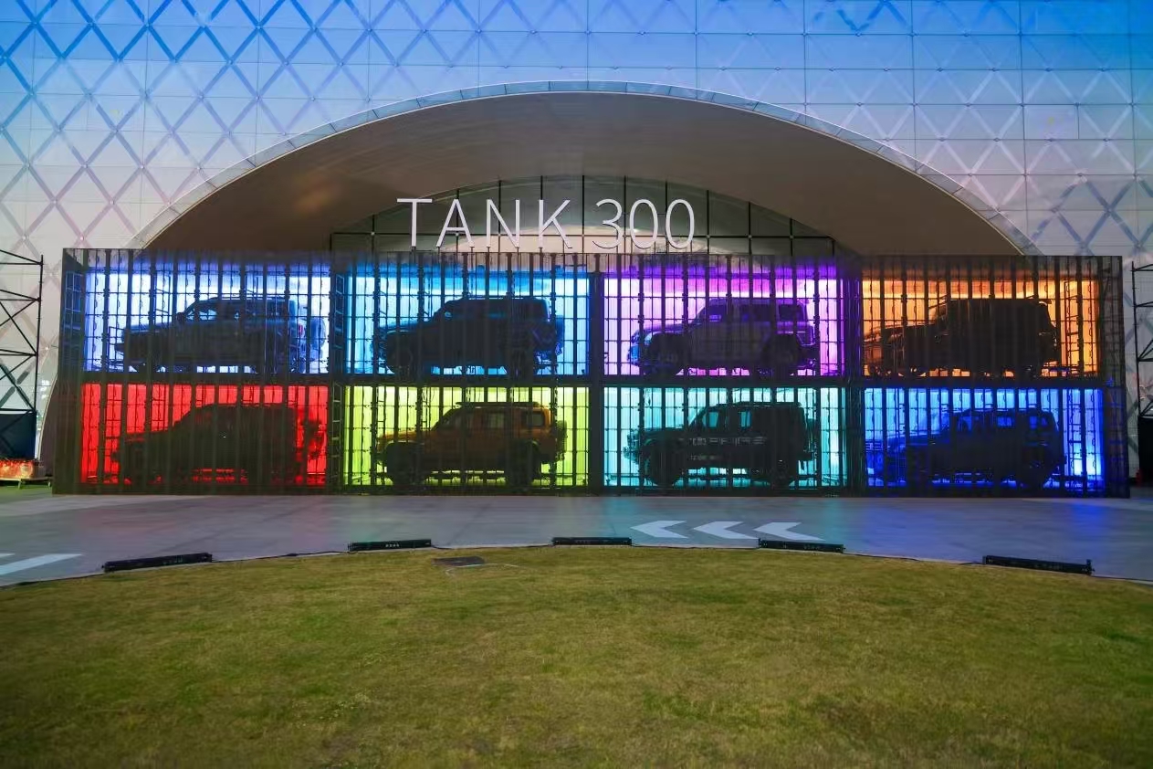 2025款坦克300上市，汽油/柴油/插混可选，硬派越野竞争再升级插图1