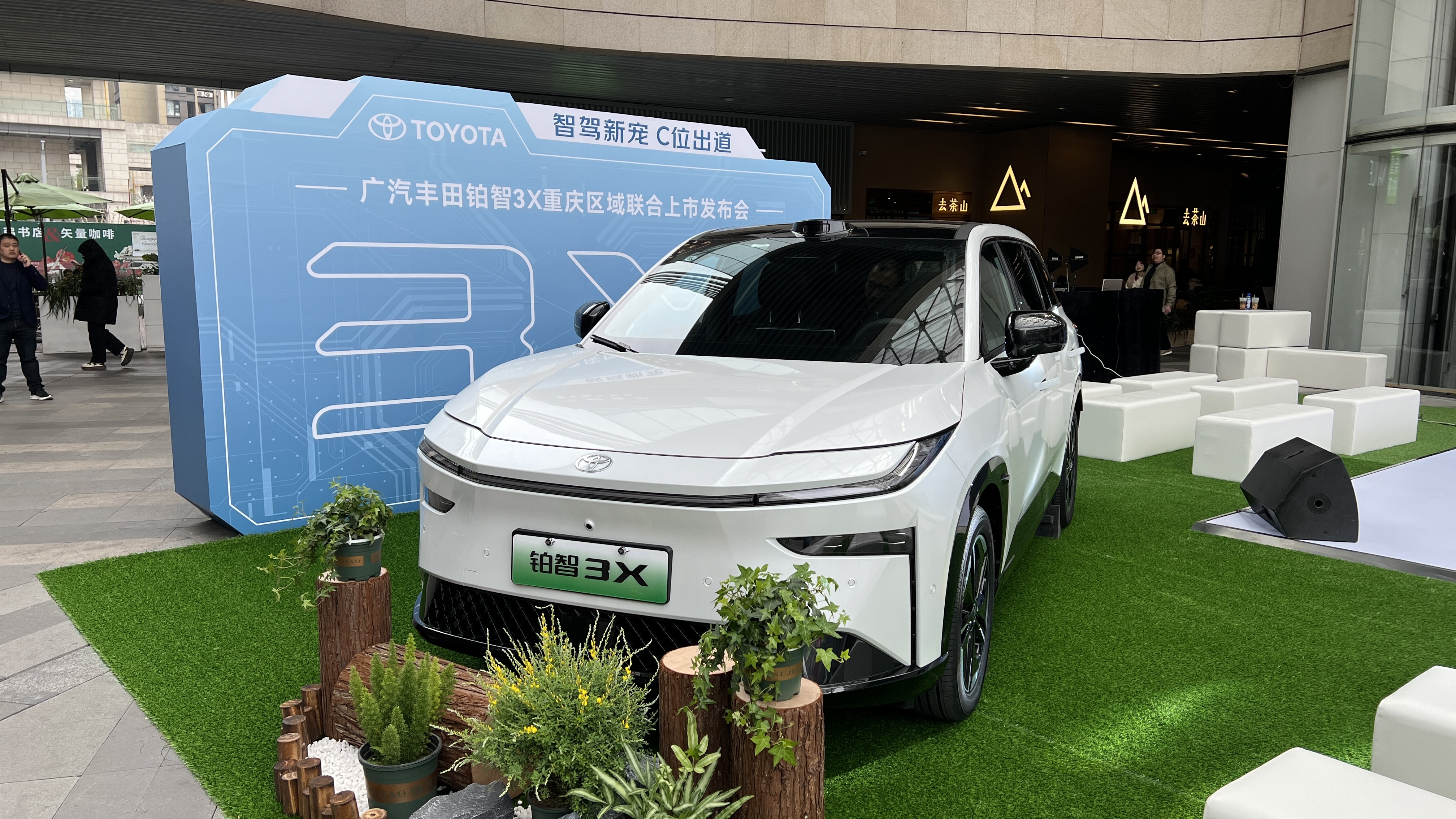 干崩服务器的热销合资纯电，铂智3X重庆上市现场实拍插图1