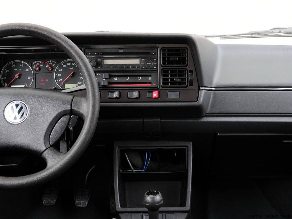 从零跑B10座舱，解构仪表板20年变迁史