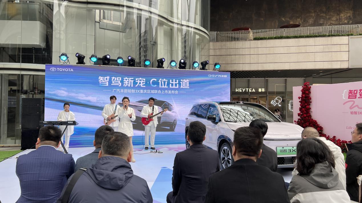 干崩服务器的热销合资纯电，铂智3X重庆上市现场实拍插图2