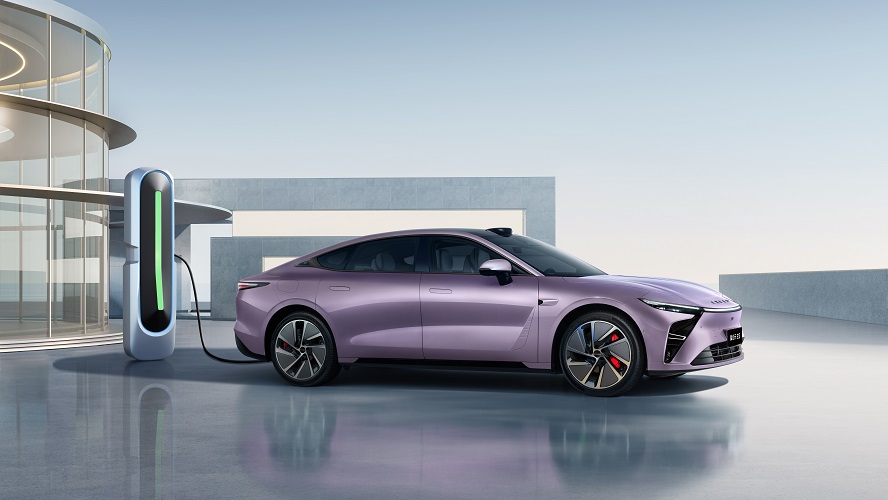 2025旗舰轿车星纪元ES增程上市，15.28万元的高阶智驾+超长续航开启卷王模式