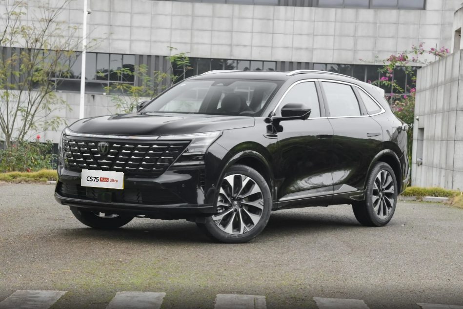 动力2.0T，变速箱爱信8AT，关键不贵，带你看第四代CS75PLUS Ultra