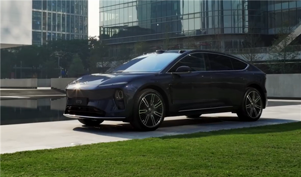 美的董事长方洪波成蔚来ET9首位车主：李斌亲自上门交付