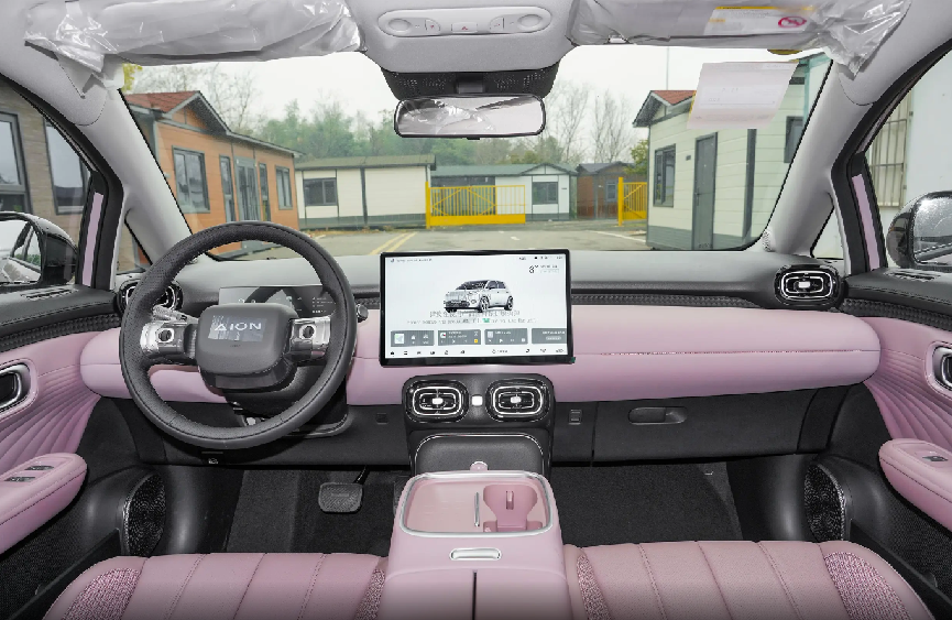 还有高手?6.98万起售,满电续航330km,标配14.6英寸大屏插图6 还有高手?6.98万起售,满电续航330km,标配14.6英寸大屏插图6