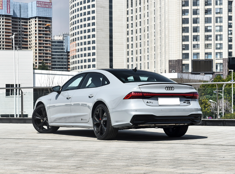 上汽奥迪A7L，造型帅气，无框车门，还有3.0T，可惜销量不高插图9