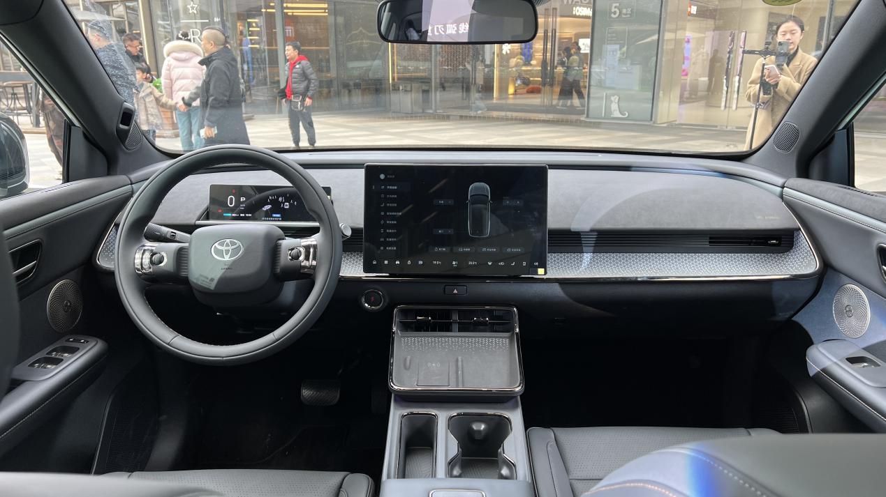 干崩服务器的热销合资纯电，铂智3X重庆上市现场实拍插图7