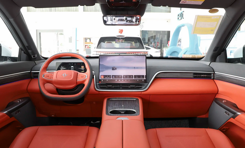 eπ008车身超5米，动力足配置还强，家庭出行好帮手？插图3