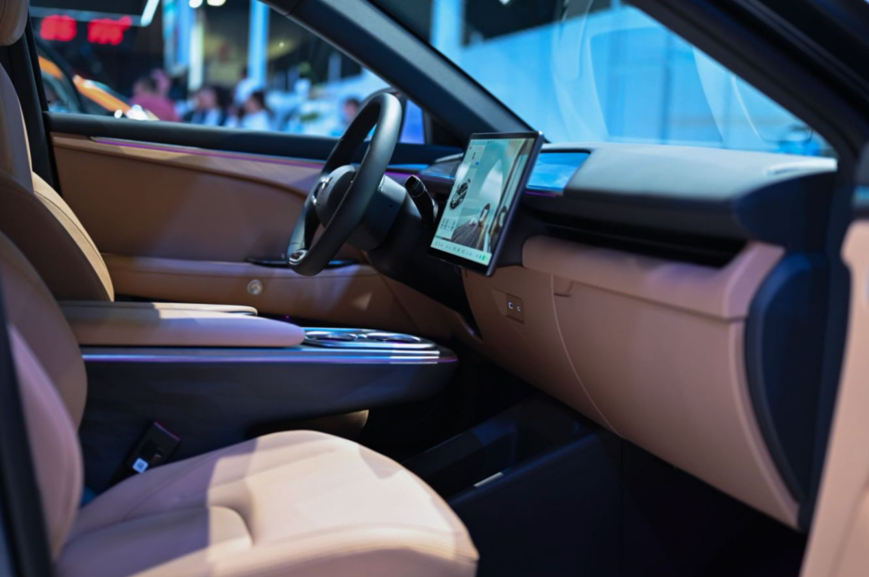 仅需15分钟!极狐新阿尔法T5神行版蓄能500km超给力插图2 仅需15分钟!极狐新阿尔法T5神行版蓄能500km超给力插图2